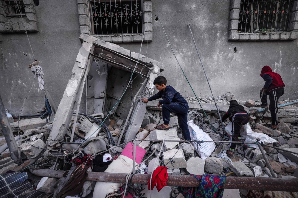 Children inspect the damage following Israeli bombardment in Rafah on the southern Gaza Strip on December 29, 2023, amid the ongoing battles between Israel and the Palestinian Hamas. — AFP pic