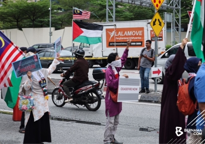 Palestinian solidarity picket: Rainy weather in KL fails to dampen participants’ spirits