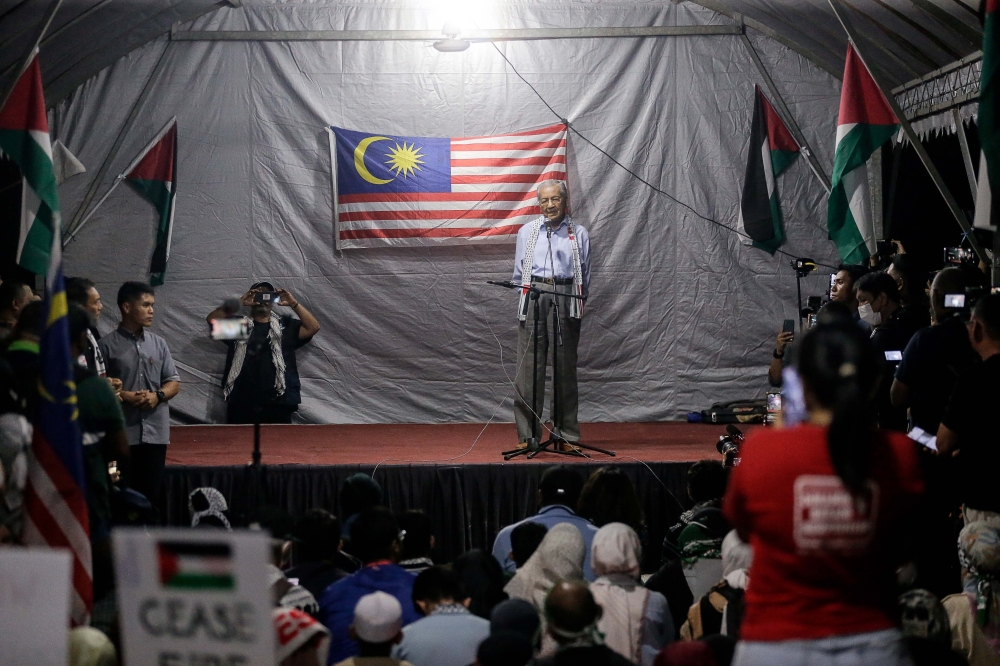Former prime minister Tun Dr Mahathir Mohamad gave a speech condemning Israel and America’s actions. — Picture by Sayuti Zainudin