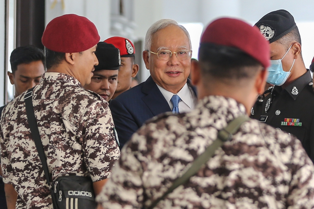 Former prime minister Datuk Seri Najib Razak arrives at the Kuala Lumpur High Court December 18, 2023. — Picture by Yusof Mat Isa