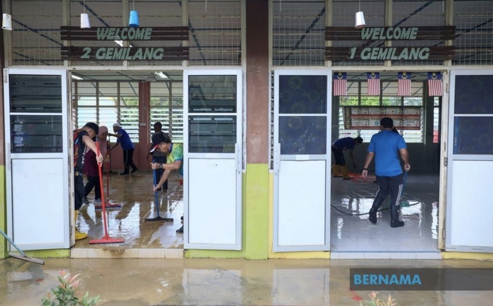 The Kelantan Education Department (JPN) is giving flexibility to students affected by floods to attend school in casual clothing when schools reopen on January 2. — Picture via X/Bernama 
