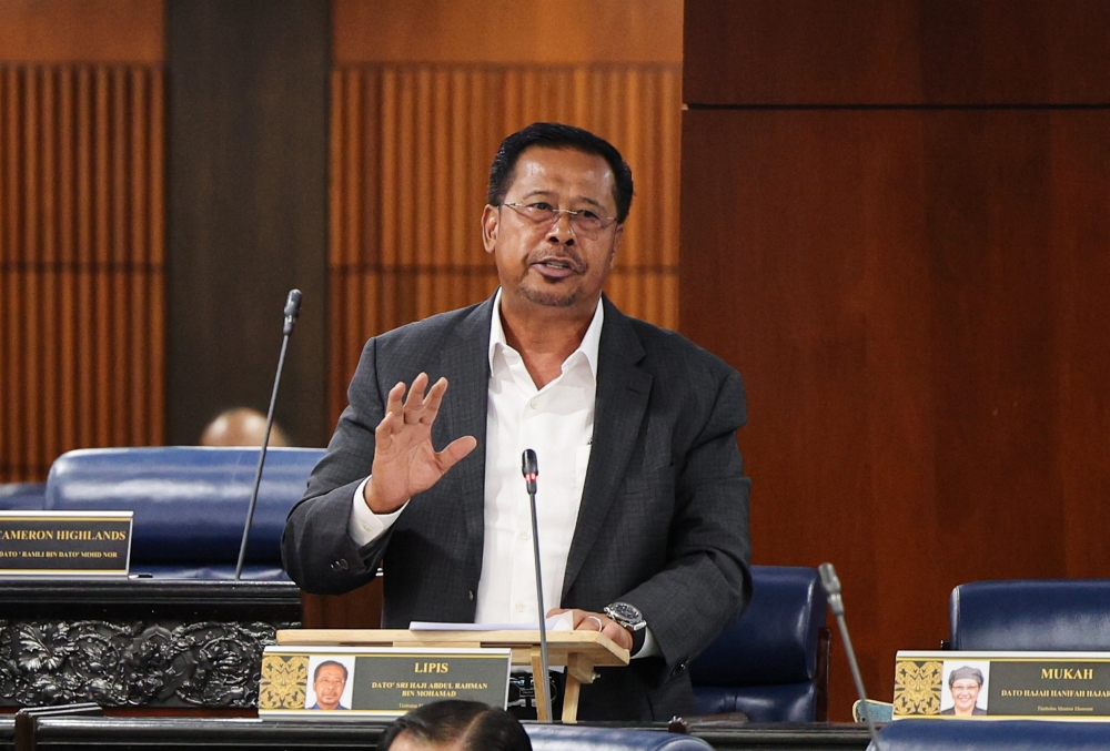 Deputy Human Resources Minister Datuk Seri Abdul Rahman Mohamad has reportedly lodged a police report today refuting accusations of his collaboration with the Opposition to overthrow the government, specifically denying involvement in the alleged ‘Dubai Move’ plot. — Bernama pic