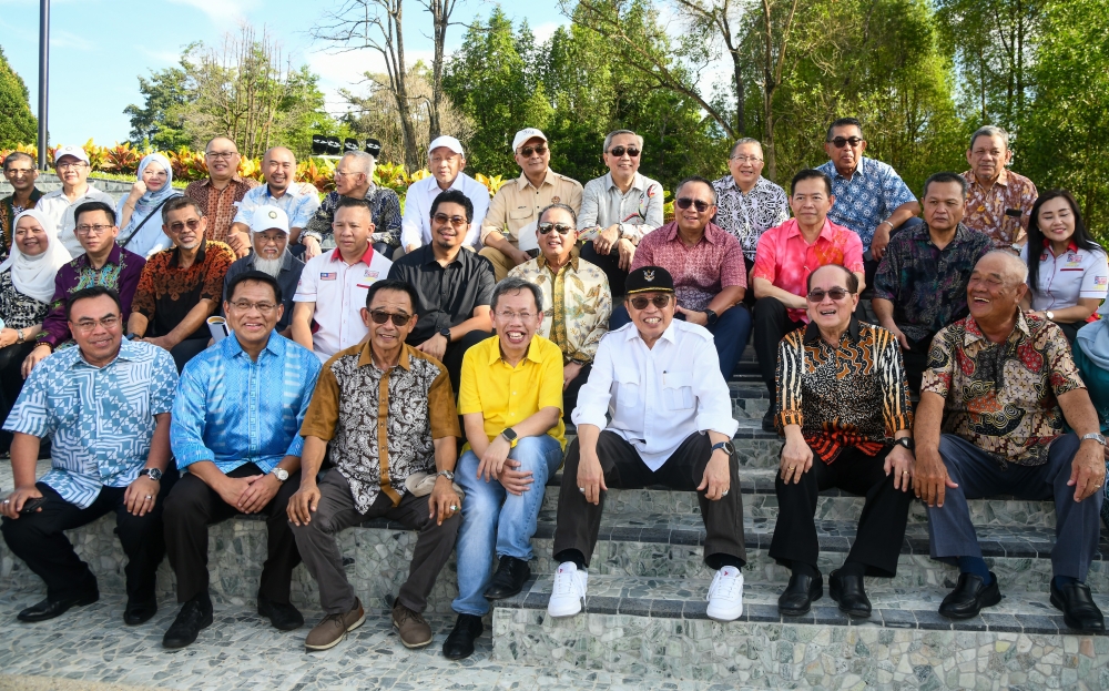 Premier Tan Sri Abang Johari Openg (3rd right) with state ministers, government officials and other agencies pose for a photograph at the Dataran Ibu Pertiwi where Malaysia’s tallest flagpole is situated, January 1, 2024. —Picture by Sarawak Information Department 