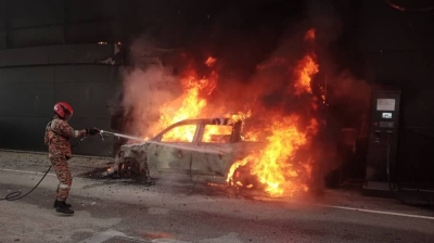 Mercedes-Benz EQB EV burns down while charging at dealer (VIDEO)