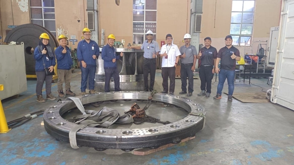 The 22MW capacity Unit 3 generator turbine at the Tenom Pangi Hydro Power Station. — Borneo Post Online pic