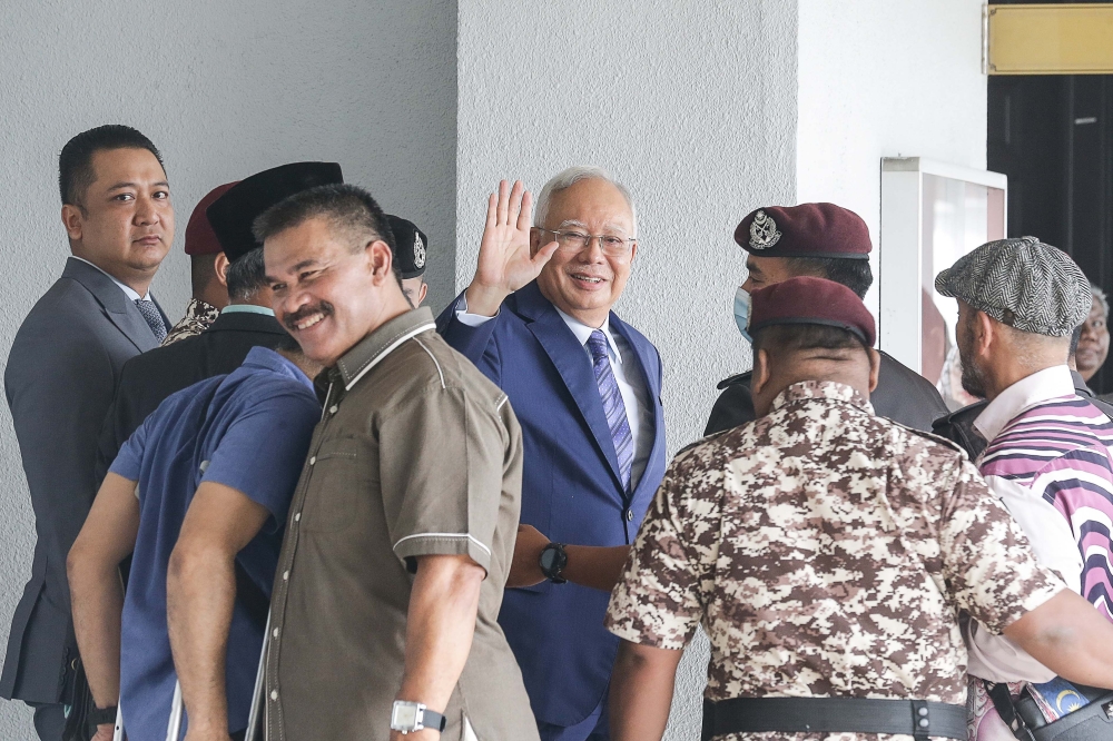 Former prime minister Datuk Seri Najib Razak is escorted by Prison Department personnel into the courtroom during at the Kuala Lumpur High Court January 2, 2023. — Picture by Sayuti Zainudin
