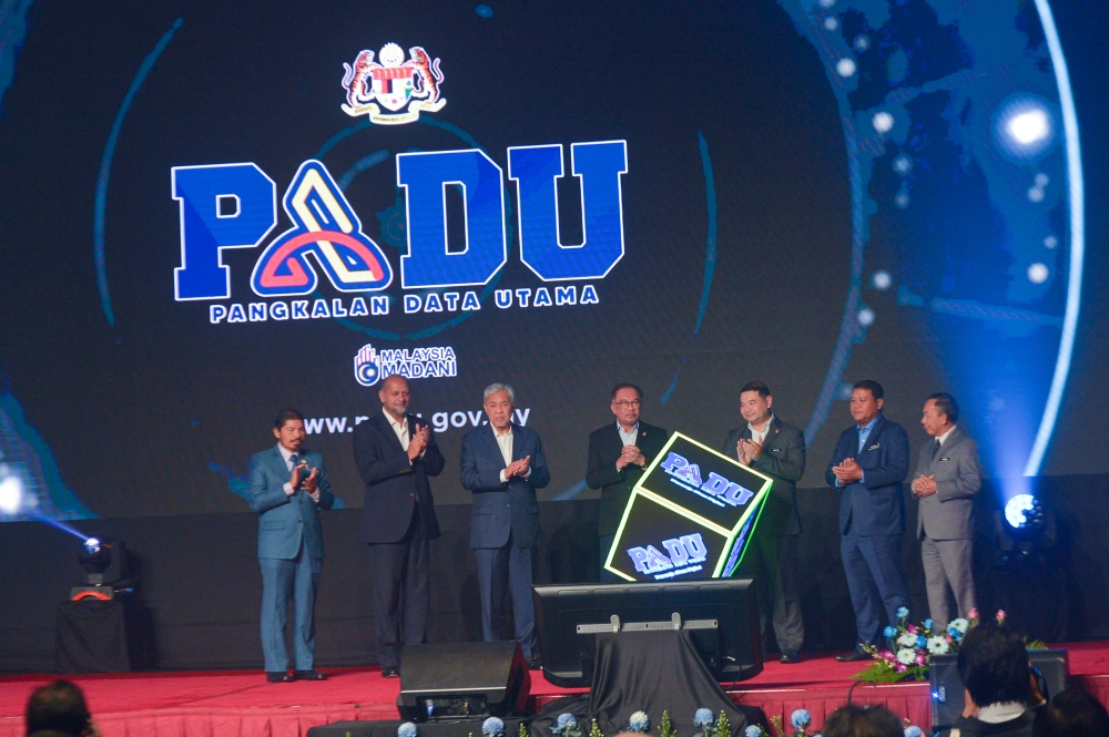 Prime Minister Datuk Seri Anwar Ibrahim officiates the launch of Central Database Hub (Padu) at Putrajaya International Convention Centre (PICC) in Putrajaya, January 2, 2024. — Picture by Shafwan Zaidon