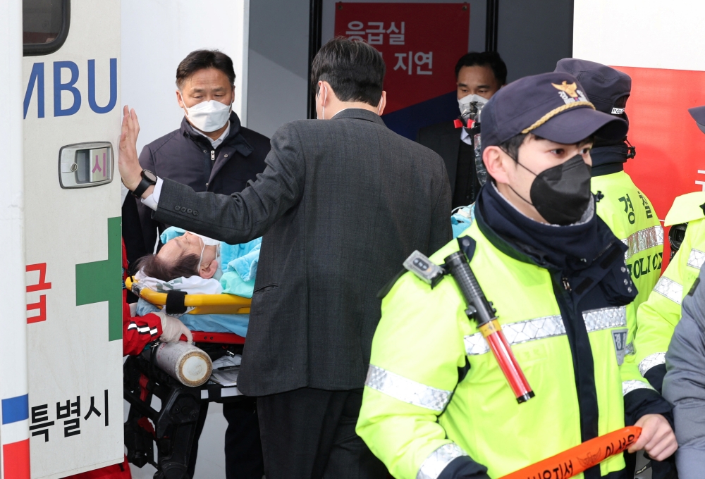South Korea's opposition Democratic Party leader Lee Jae-myung arrives on a stretcher at Seoul National University hospital after being stabbed in the neck by an unidentified man during his visit to Busan, in Seoul, South Korea, January 2, 2024. — Yonhap via Reuters pic