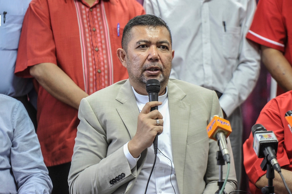 Former Pejuang deputy president Datuk Marzuki Yahya (pic) explained that it was impossible for Dr Mahathir to be involved in any confidential meeting with a handful of Unity Government MPs and Perikatan Nasional leaders in the UAE. — File picture by Shafwan Zaidon