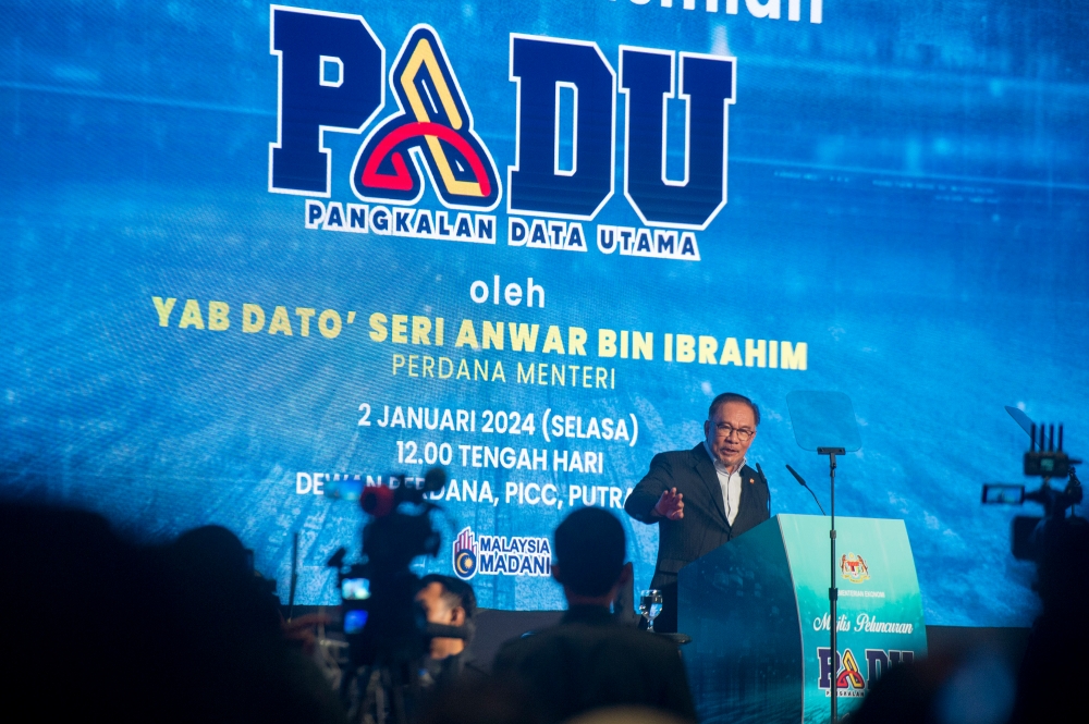 Prime Minister Datuk Seri Anwar Ibrahim said the Central Database Hub (Padu) launched yesterday could help plug leakages and make sure more than RM100 billion of government aid and government subsidies reach all of Malaysia’s needy, which would also help fight hardcore poverty. — Picture by Shafwan Zaidon