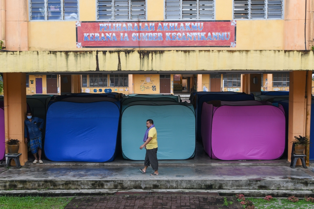 Floods have fully receded in Kelantan and the remaining relief centre (PPS) in Pasir Mas housing 26 victims from seven families has been closed as of 4pm today. — Bernama pic