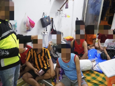 Johor Immigration officers nab foreigners, including a child, in Skudai for not having valid travel documents 