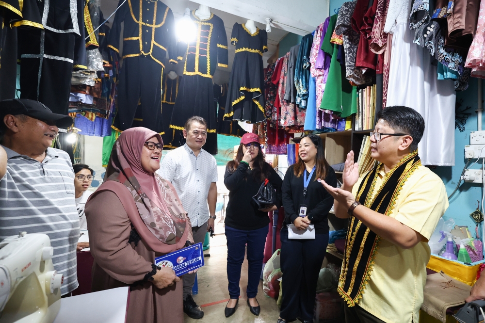 Minister of Entrepreneur Development and Cooperatives Datuk Ewon Benedick said a total of 1,001 cooperatives were registered last year compared to the average of 600 new cooperatives registered annually previously, thus showing that the country’s economy is on the right track. — Bernama pic
