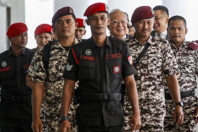 Najib's family's yacht holiday-turned-diplomatic talks did not go through formal channels, investigator says in 1MDB trial - Vimarsana News