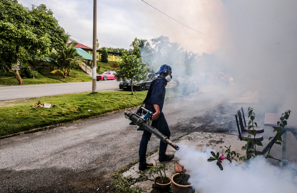 A total of 2,790 dengue cases were reported in Kelantan in 2023. — Picture by Firdaus Latif