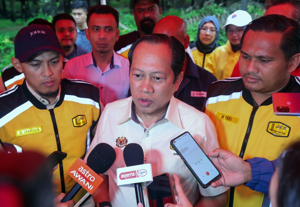 Deputy Works Minister Datuk Seri Ahmad Maslan speaks to the media after inspecting the damaged road at Sections 71-74, FT050, Jalan Kluang-Mersing. — Bernama pic