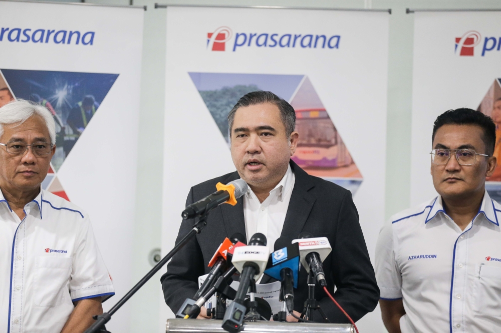 Transport Minister Anthony Loke speaks durina a press conference following the Prasarana Malaysia Berhad’s 2023 performance report and 2024 plan presentations in Kuala Lumpur January 9, 2023. — Picture by Sayuti Zainudin