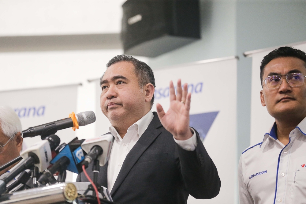 At a press briefing of Prasarana Malaysia Berhad’s 2023 performance report, Transport Minister Anthony Loke said the last batch of diesel buses will be delivered in March next year. — Picture by Sayuti Zainudin  