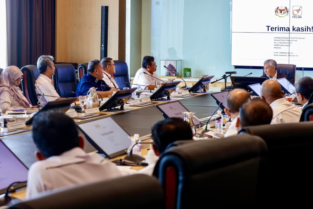 Datuk Seri Ahmad Zahid Hamidi chairs a meeting with senior Federal Land Development Authority (Felda) in Kuala Lumpur, January 9, 2024. — Picture from Facebook/Zahid Hamidi   