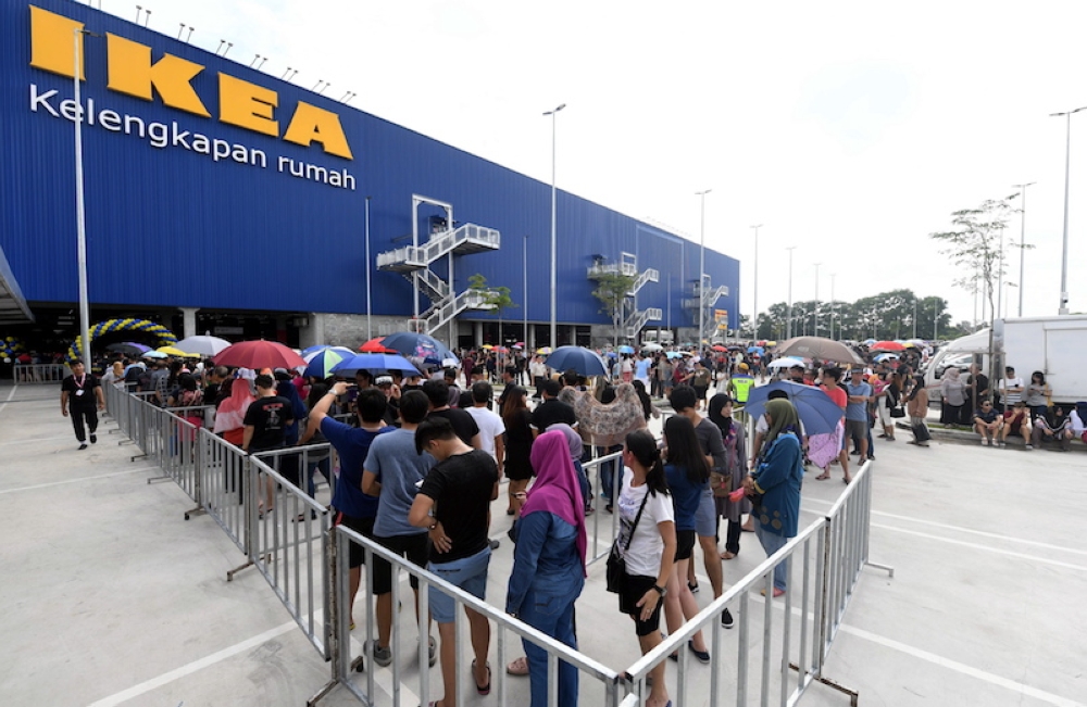People are seen queueing at 7am ahead of the opening of the Ikea Tebrau store in Johor Baru November 16, 2017. — Bernama pic