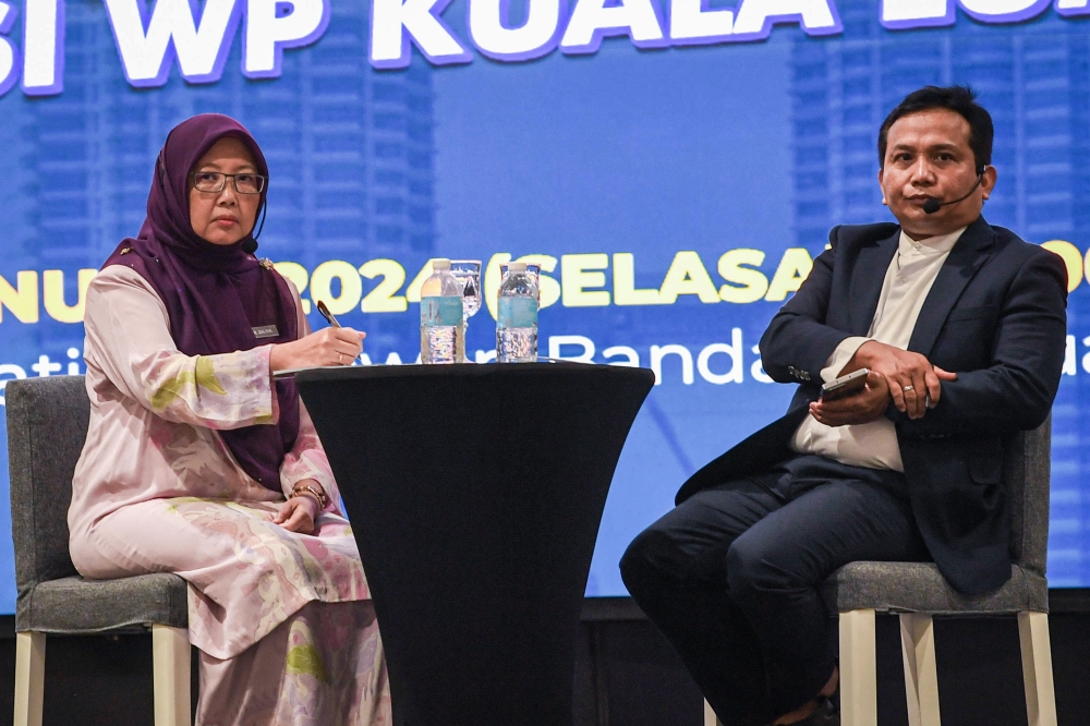 Minister in the Prime Minister’s Department (Federal Territories) Dr Zaliha Mustafa during her meeting with citizens of the Federal Territory of Kuala Lumpur at the Kuala Lumpur City Hall Training Institute, January 9, 2024. — Bernama pic 