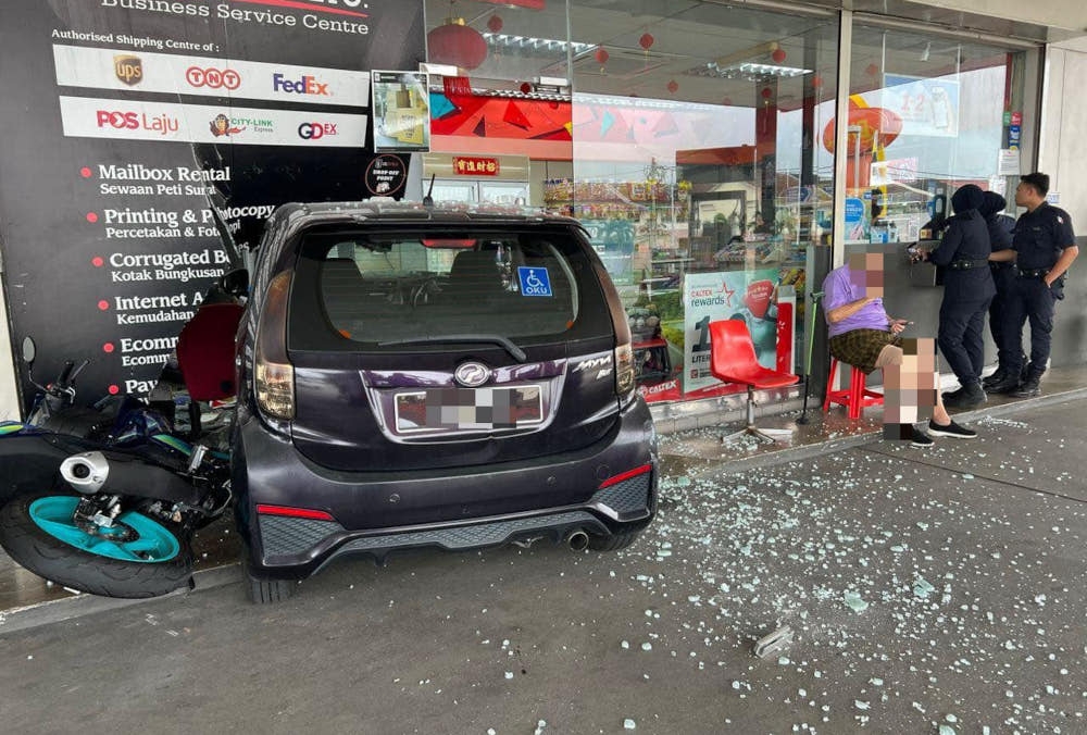 Ipoh district police chief ACP Yahaya Hassan said in the incident at 10.30 am, the 77-year-old man who was driving a Perodua Myvi suffered a cramp in his right leg, causing him to lose control of the vehicle, skidding and crashing into a motorcycle and the glass panel. — Picture from social media 