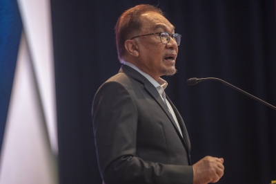 PM Anwar wants GLCs, GLICs to back off foreign investments in favour of Malaysia