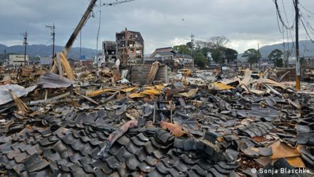 The quake has caused some of the strongest tremors on record and devastated a rural and remote region of the country. Landslides and bad weather continue to hamper rescue efforts. — DW pic