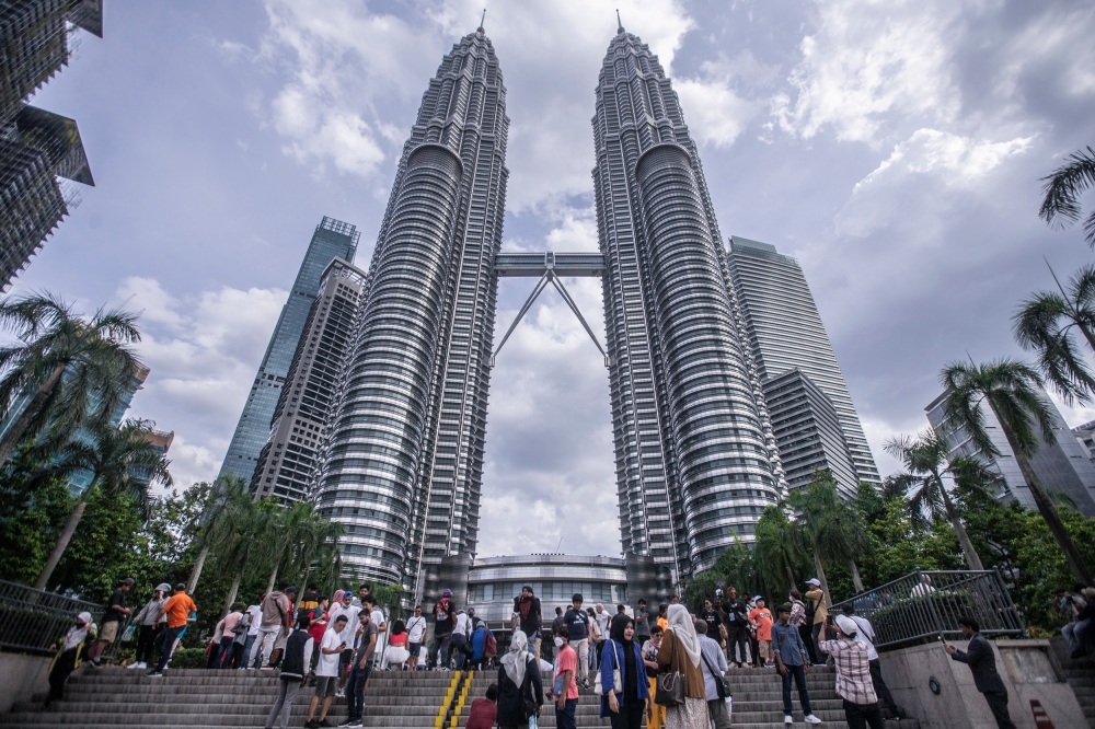 Tourism industry players say domestic tourism should be encouraged as it boosts the country’s economic recovery and promote tourist spots to all Malaysians. — Picture by Hari Anggara