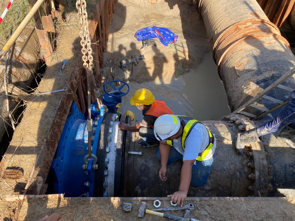 Workers at the Sungai Dua Water Treatment Plant on January 10, 2024. — Picture by Opalyn Mok
