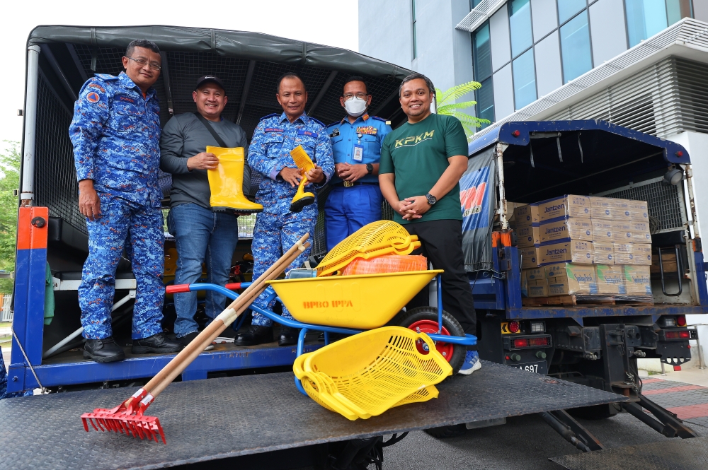 Civil Defence Force sets target for 10,000 civil servants to join ...