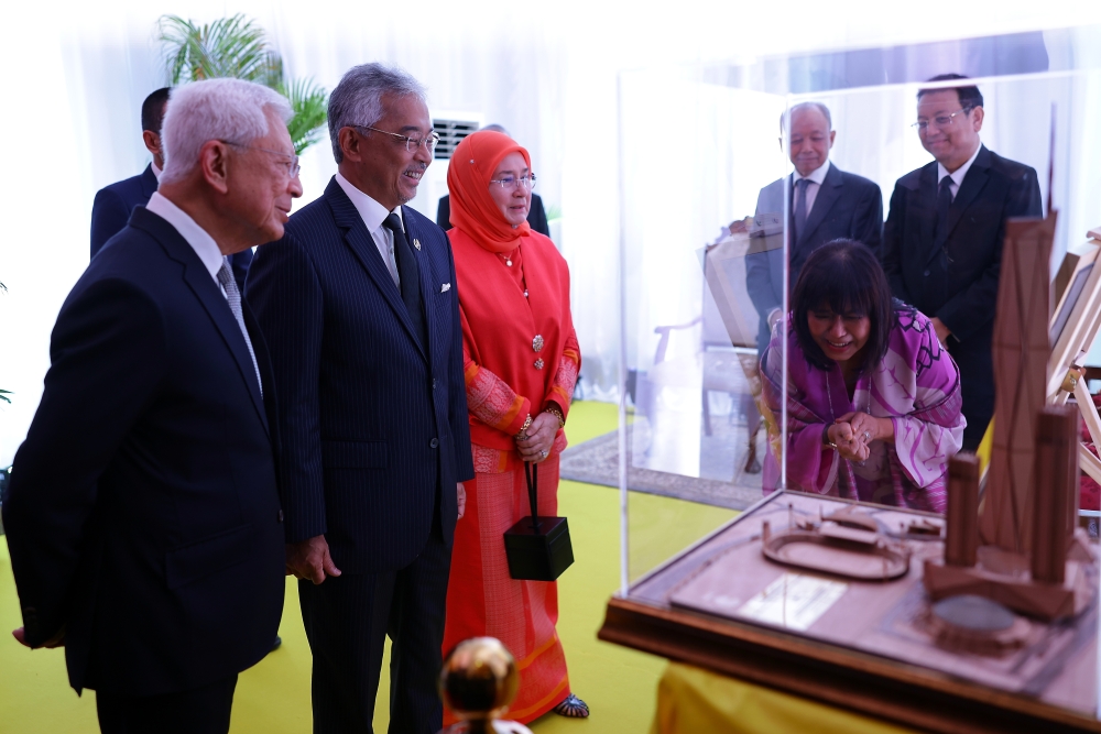 Yang di-Pertuan Agong Al-Sultan Abdullah Ri’ayatuddin Al-Mustafa Billah Shah and Raja Permaisuri Agong Tunku Hajah Azizah Aminah Maimunah Iskandariah at the opening of Menara Merdeka 118, January 10, 2024. With them is PNB Group chairman Tan Sri Raja Arshad Raja Tun Uda (left). — Bernama pic