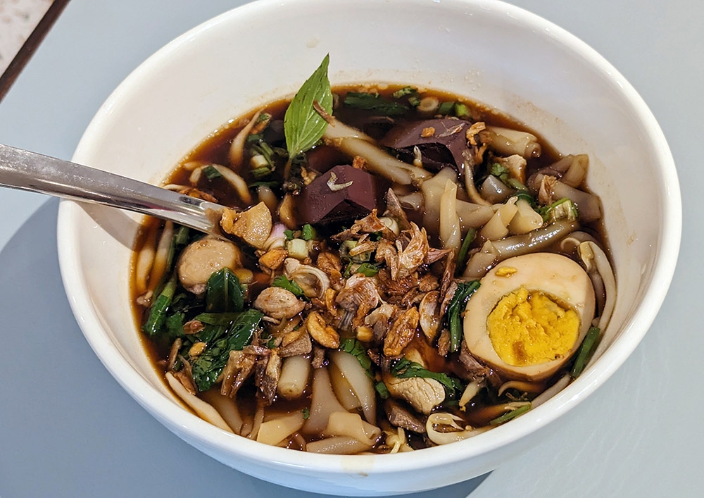 'Kway chap' with innards at Yim Yam Kway Chap. — Pictures by Ethan Lau