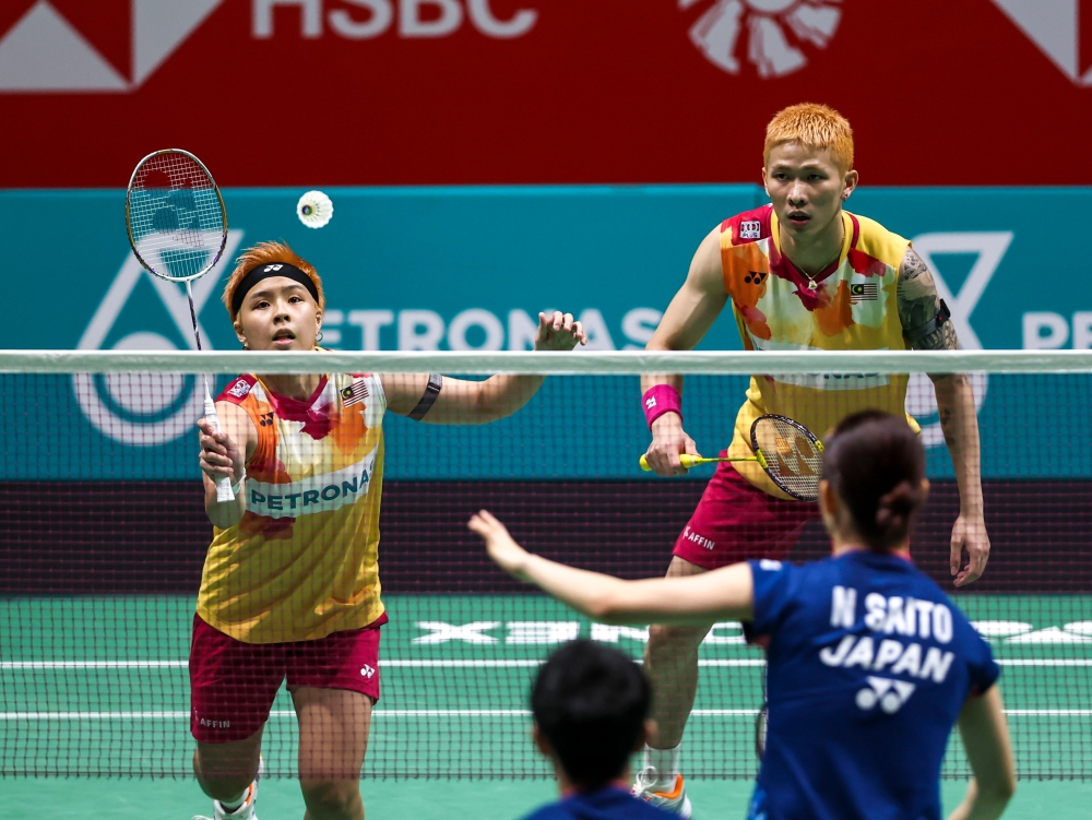Despite putting up a strong fight in the opening game, it was not enough for world number nine Chen Tang Jie and Toh Ee Wei, who eventually succumbed to Hiroki Midorikawa-Natsu Saito, 22-24. — Bernama pic 