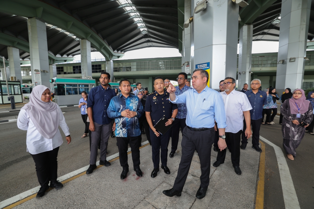 Transport Minister Anthony Loke at the Customs, Immigration and Quarantine Complex of Sultan Abu Bakar Complex in Iskandar Puteri, Johor, January 11, 2024. — Bernama pic 