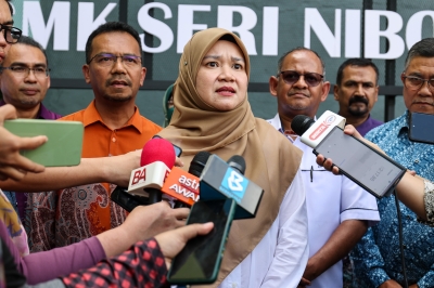 Fadhlina: Education Ministry gathering views, inputs on wearing of uniforms to school - Vimarsana News