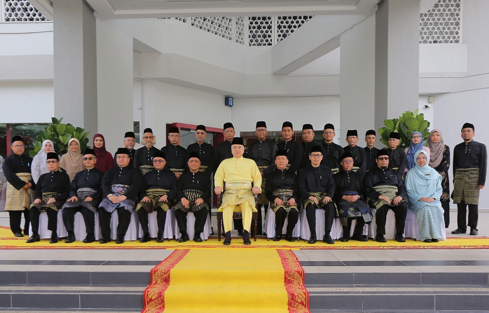 The Sultan of Perak Sultan Nazrin Shah (centre) at the ceremony for the presentation of the certificate of appointment of the members of the Perak Islamic Religious and Malay Customs Council for the term 2024-2025, Judges of the Perak State Syariah Court and the ceremony for the presentation of zakat at Dewan Al-Ghazali Kompleks Islam Darul Ridzuan, Ipoh, January 12, 2024. — Bernama pic 