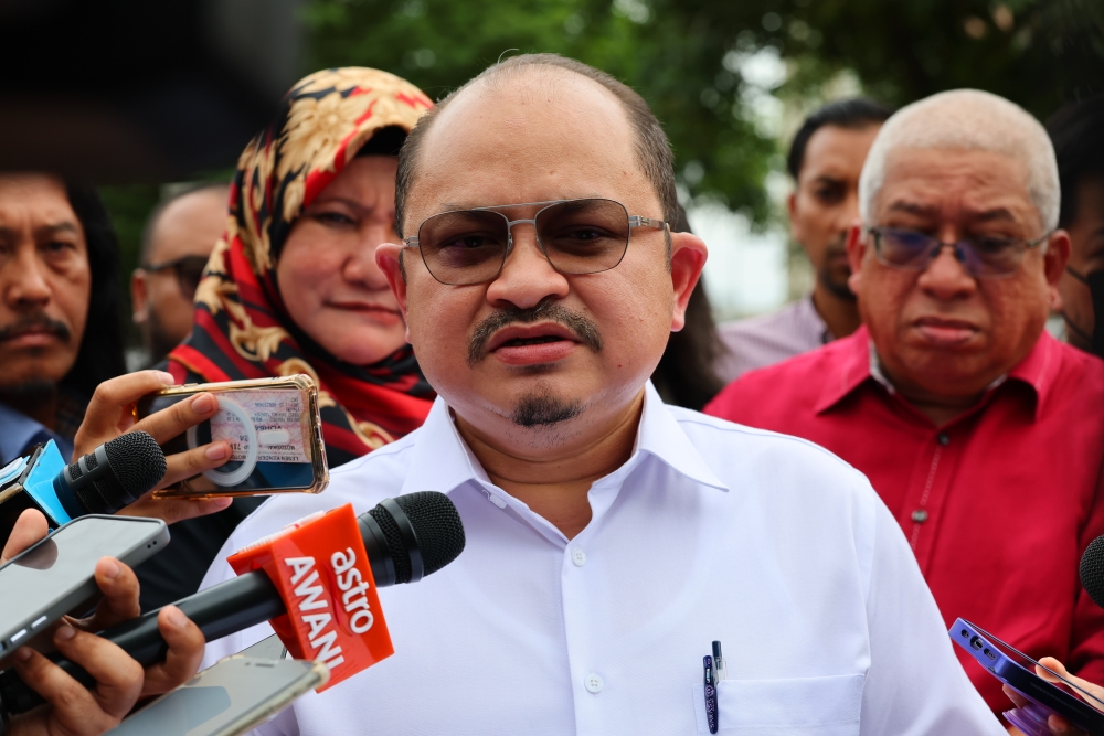 Senior Political Secretary to the Prime Minister Datuk Seri Shamsul Iskandar Mohd Akin is demanding that Badrul Hisham Shaharin, also known as Chegubard, immediately withdraw the Facebook post and delete offensive and defamatory comments, said his lawyer Datuk SN Nair. — Bernama pic   