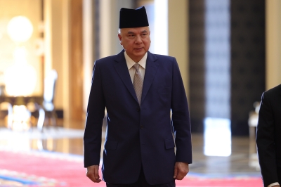 Sultan Nazrin: Dynamic energy of youth needs to be harnessed to develop country, society - Vimarsana News