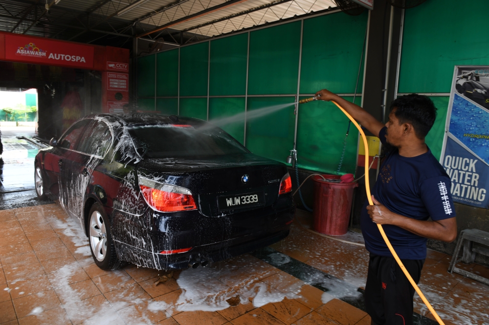 In a statement today, PBAPP said that the second phase of water supply restoration involved 495,065 consumers, or 84 per cent of the 590,000 affected users in Seberang Perai and on the island. ― Bernama pic