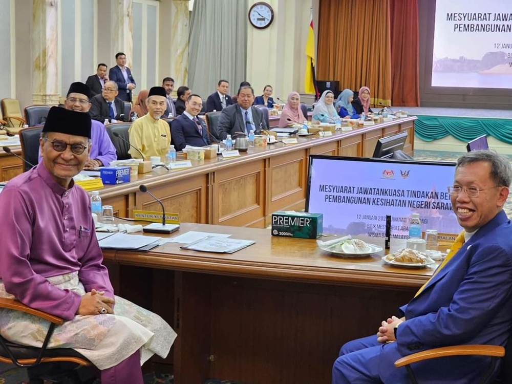 Health Minister Datuk Seri Dzulkefly Ahmad (left) and Deputy Premier Datuk Amar Dr Sim Kui Hian co-chairing the meeting. — Picture via Facebook/Dr Sim Kui Hian