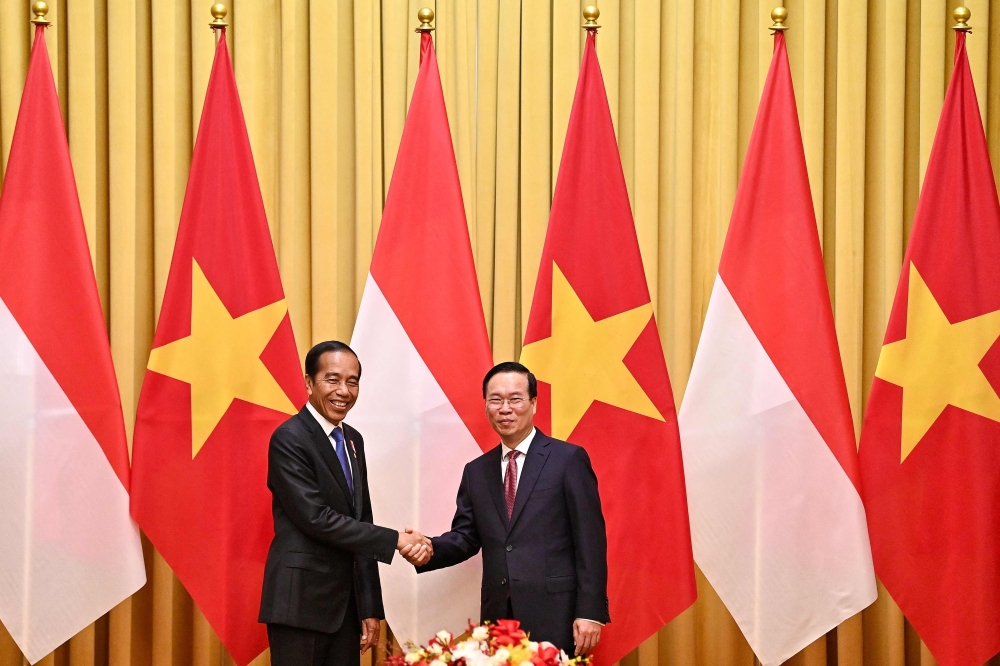 Indonesia's President Joko Widodo (left) and Vietnam's President Vo Van Thuong shake hands during a welcoming ceremony at the Presidential Palace in Hanoi January 12, 2024. — AFP pic 