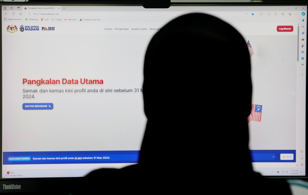 The Perak government is optimistic that the 26 opposition assemblymen in the State Legislative Assembly will cooperate fully in disseminating information to the people regarding the Central Database Hub (Padu). — Bernama pic 