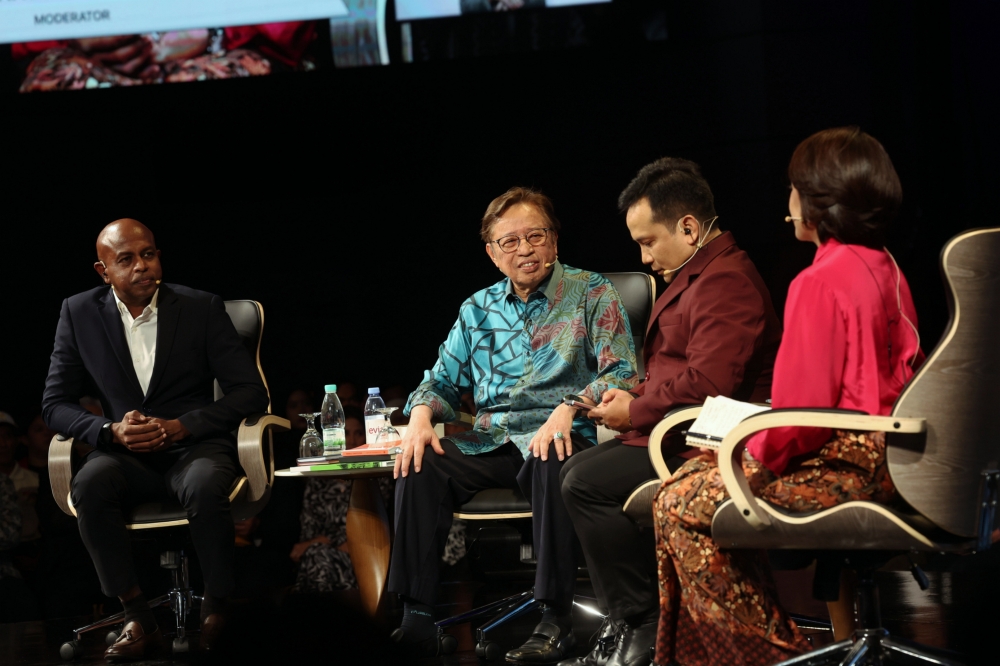 Sarawak Premier Tan Sri Abang Johari Openg (3rd right) is seen during the Seven Years with YAB Sarawak Premier townhall session in Kuching January 13, 2024. — Bernama pic