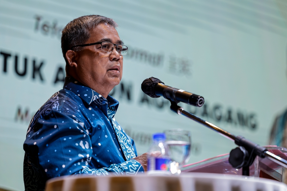 National Unity Minister Datuk Aaron Ago Dagang stressed that political leaders should be role models, fostering the values of unity, goodwill and the spirit of togetherness between races. — Bernama pic