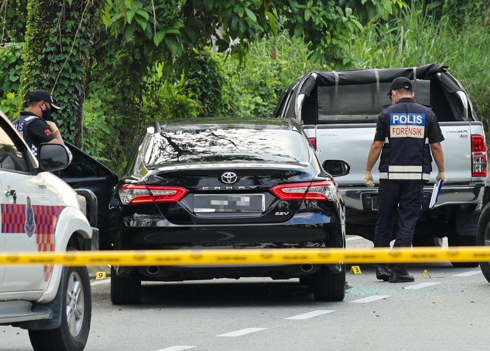 A man, believed to have been shot dead, was found inside a car on the road shoulder in Puchong Prima January 14, 2024. — Bernama pic