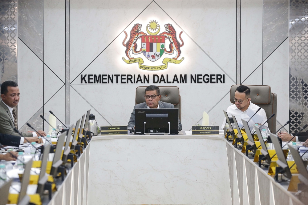 Home Minister Datuk Seri Saifuddin Nasution Ismail said that the ministry will present a joint Cabinet paper along with the Human Resources Ministry by the end of January. — Picture by Sayuti Zainudin 