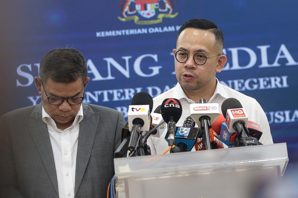 Human Resources Minister Steven Sim said that the Johor Labour Department has opened 13 investigations over the five employers under the non-compliance of the Act 446 of Employee Minimum Standards of Housing, Accommodation and Amenities. — Picture by Sayuti Zainudin 