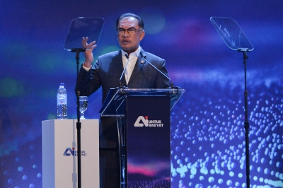 Despite spectre of 'Dubai Move', Anwar says no urgency for fixed term Parliament law - Vimarsana News