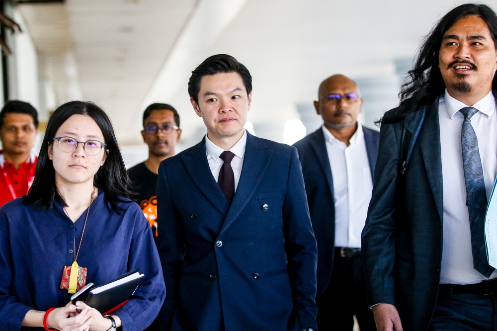 Mentega Terbang film producer, Tan Meng Kheng (centre) with his lawyer Zaid Malek (right) arrive at the Kuala Lumpur High Court Complex January 17, 2024. — Picture by Hari Anggara